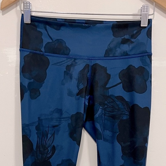 Lululemon Wunder Under Crop II *Full-On Luxtreme Jumbo Inky Floral 4 - Picture 11 of 16